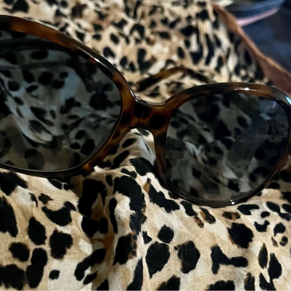 Givenchy authentic oversized sunglasses for women - Picture 10 of 12